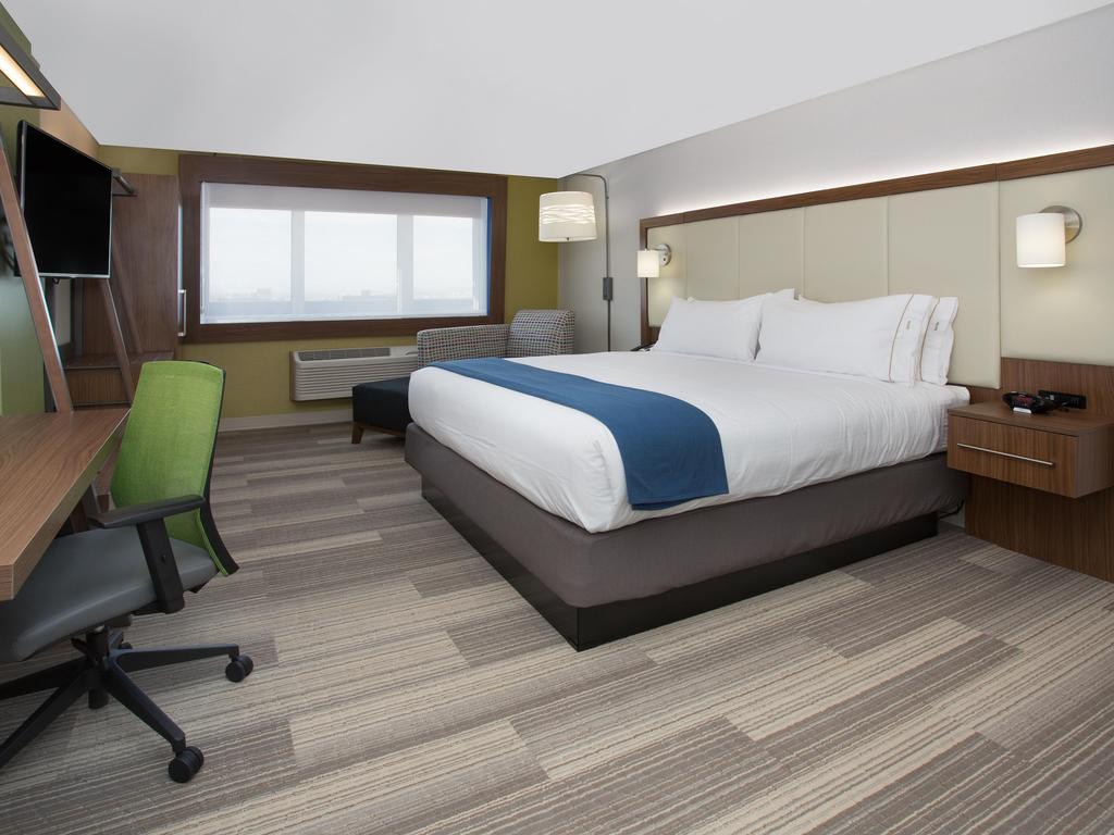 Holiday Inn Express and Suites Raymondville