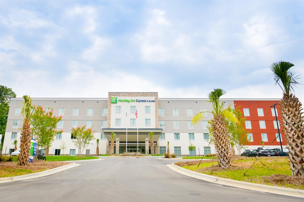 Holiday Inn Express and Suites Charlotte Airport