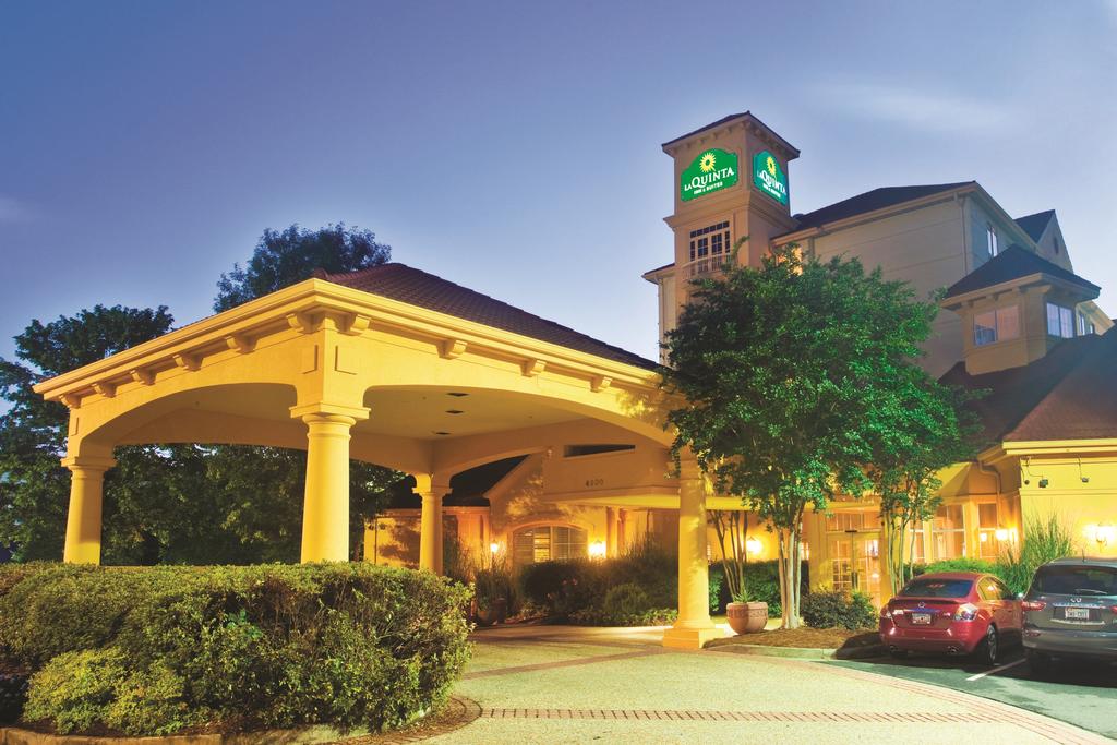 La Quinta Inn and Suites Charlotte Airport South