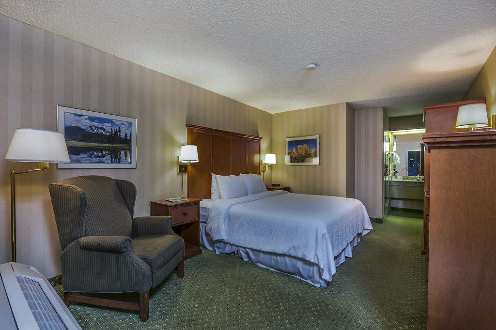 Red Lion Inn and Suites Deschutes Bend