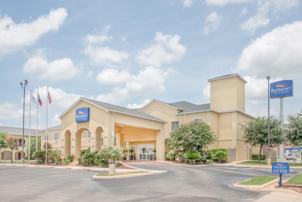 Baymont Inn and Suites Pearsall