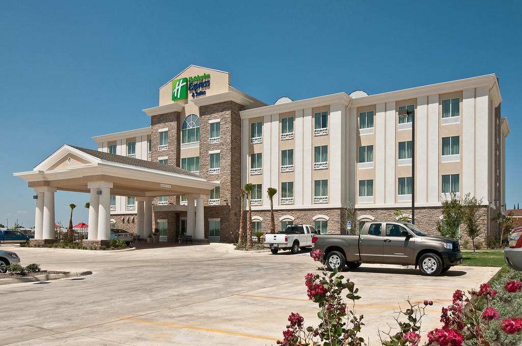 Holiday Inn Express and Suites Pearsall