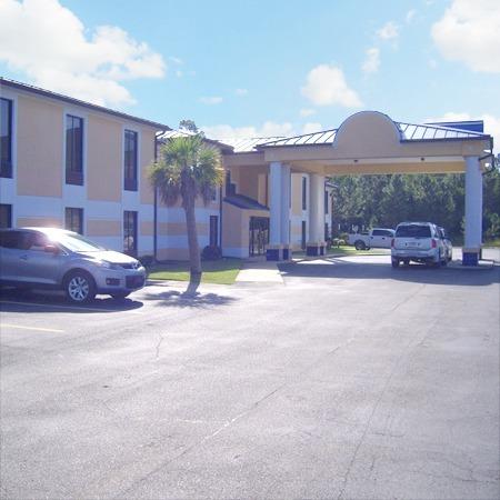 Deluxe Inn and Suites - Moss Point