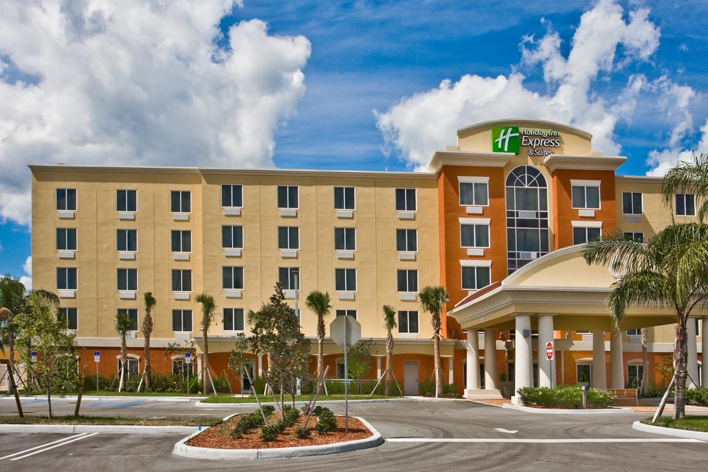 Holiday Inn Exp Stes West