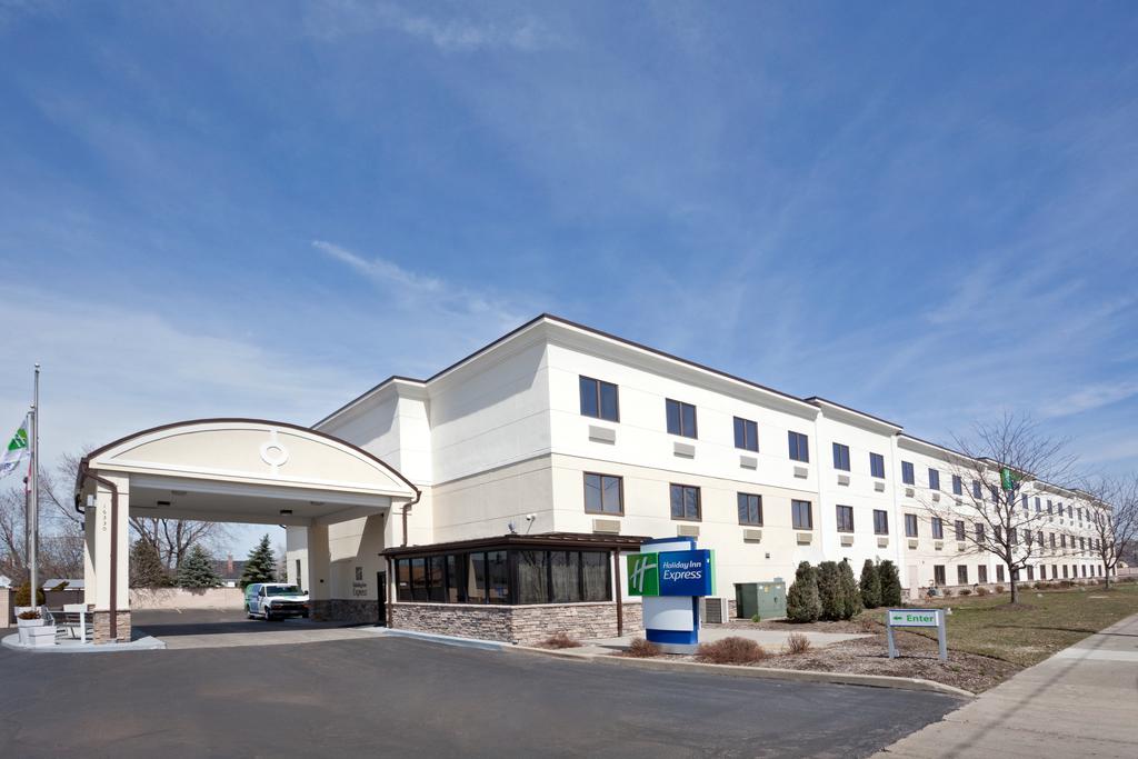 Holiday Inn Express Cleveland Airport Brookpark