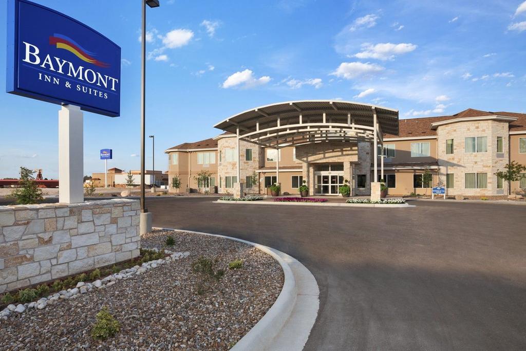 Baymont Inn and Suites by Wyndham Bowling Green