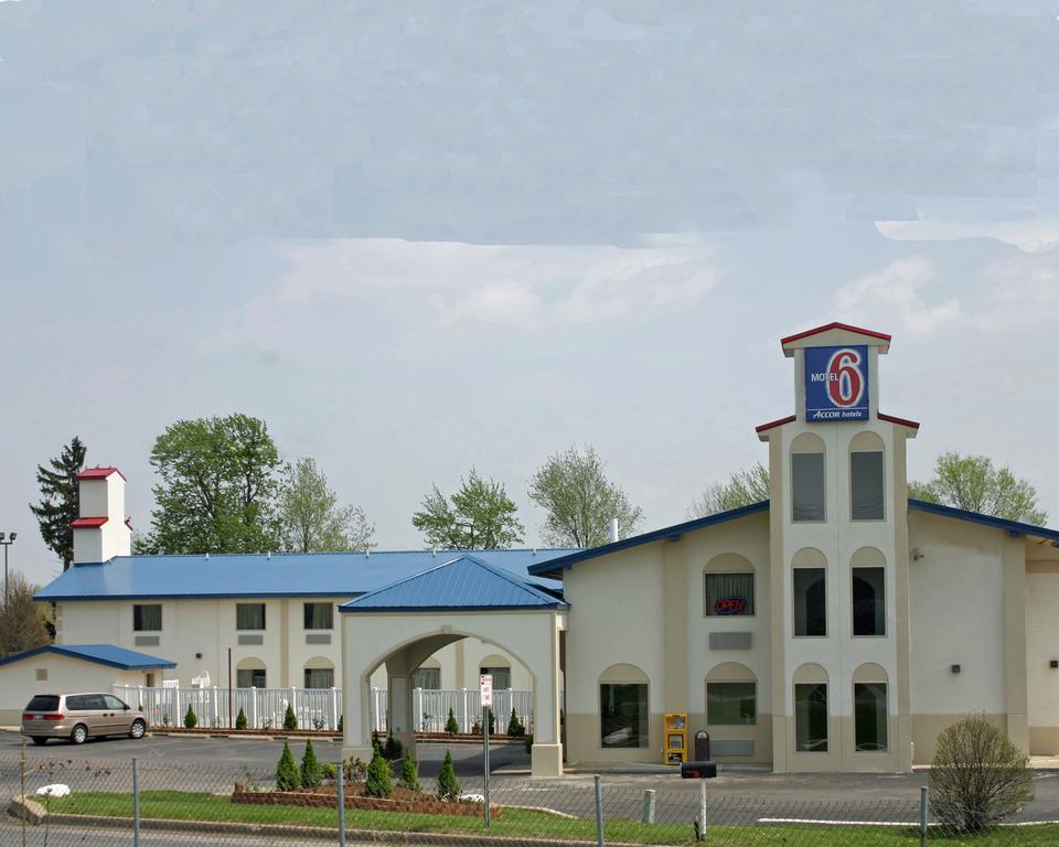 Motel 6 - Urbana