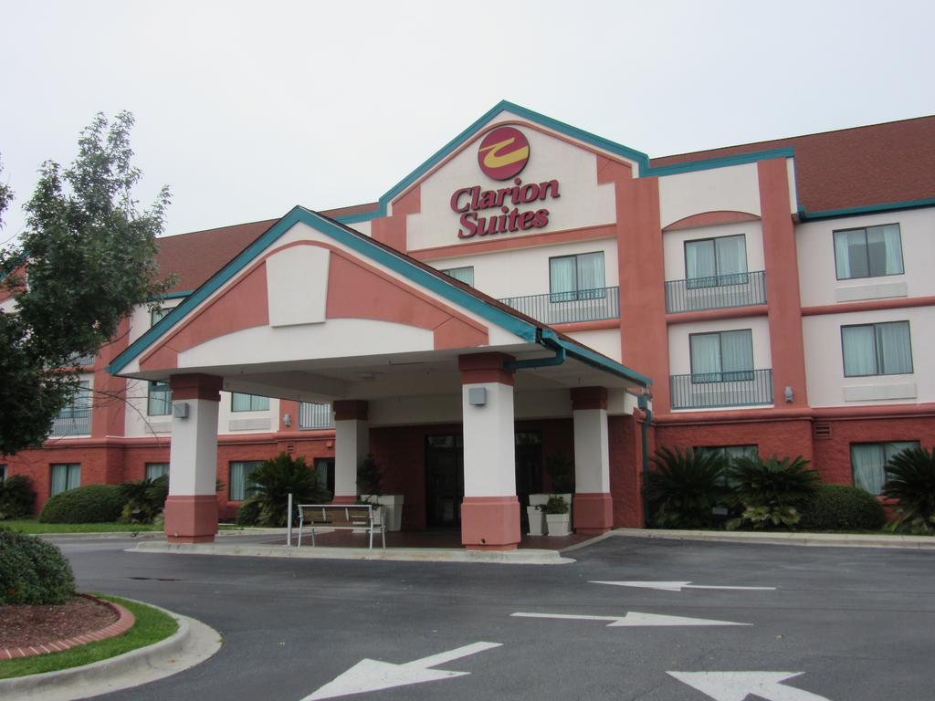 Clarion Suites Conference Center near I-95