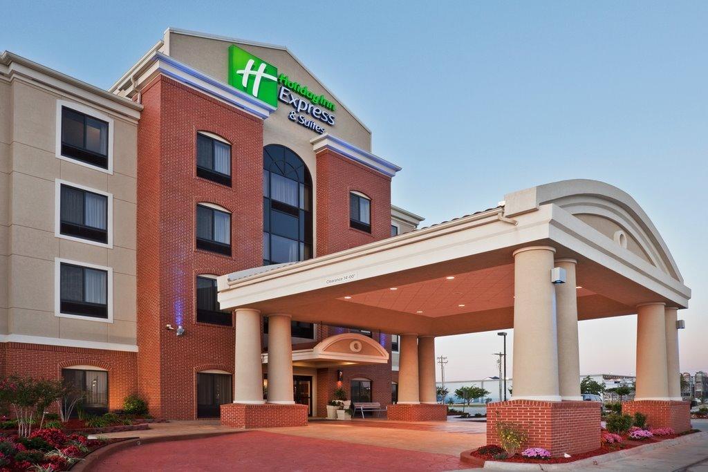 Holiday Inn Express Suites- Duncan