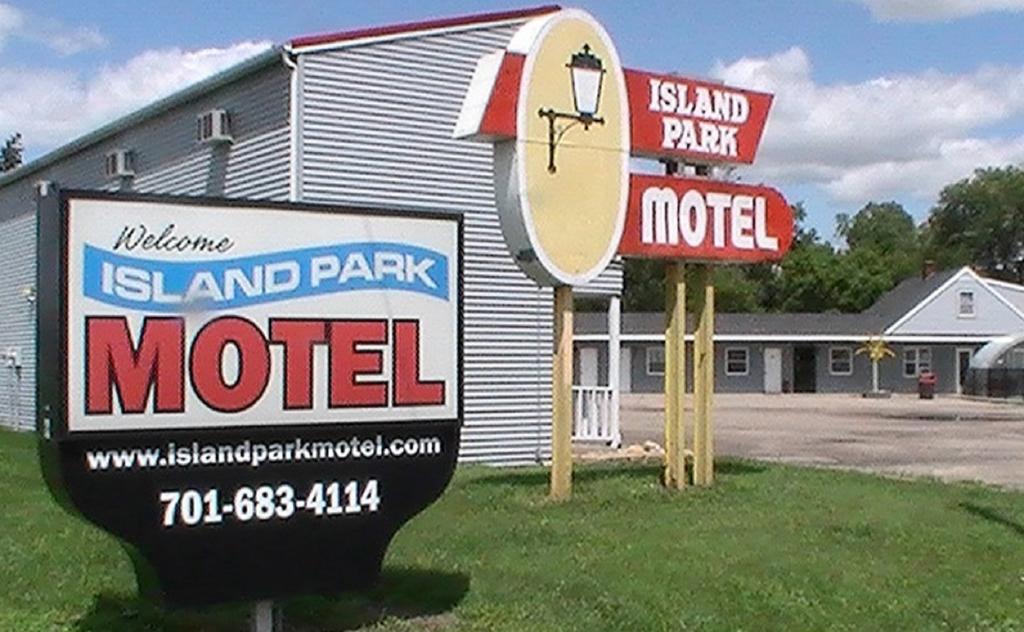 Island Park Motel