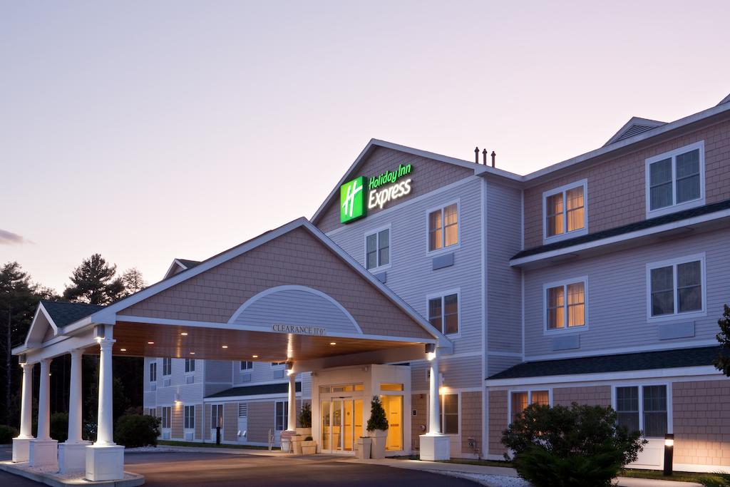 Holiday Inn Express Suites Freeport