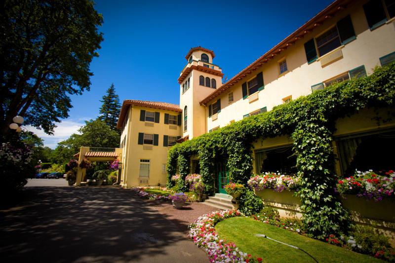 Columbia Gorge Hotel