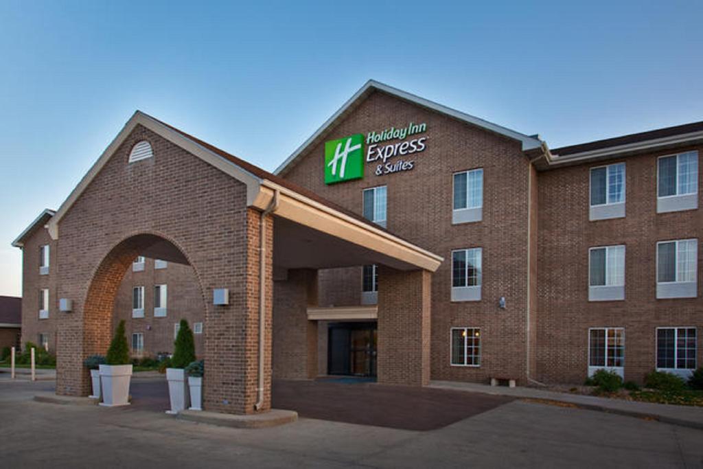 Holiday Inn Expess and Suites Empire Mall