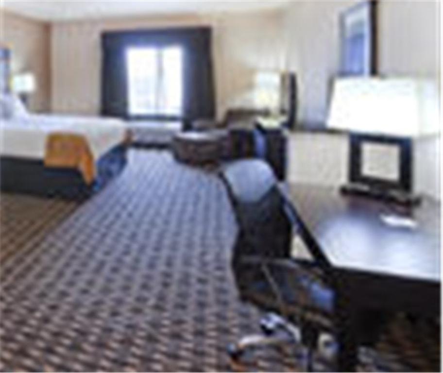 Holiday Inn Exp Stes Denton Un