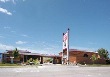 Econo Lodge Inn and Suites