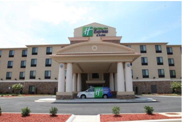 Holiday Inn Express and Suites Huntsville Airport