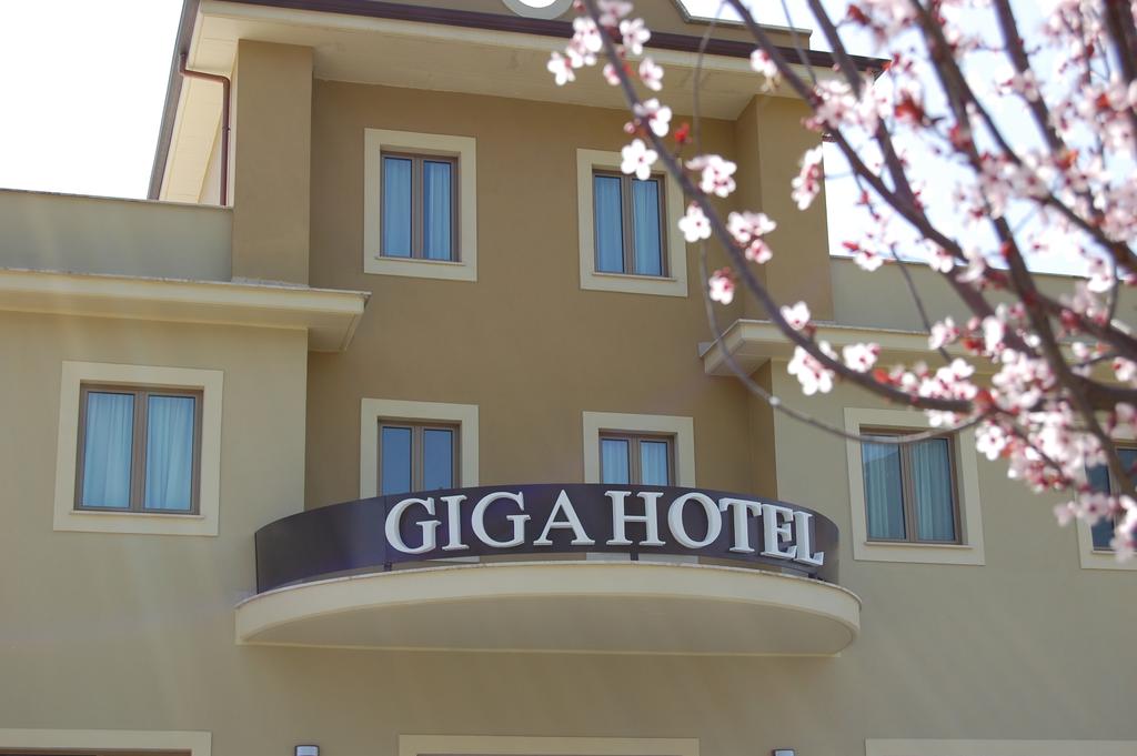 Giga Hotel