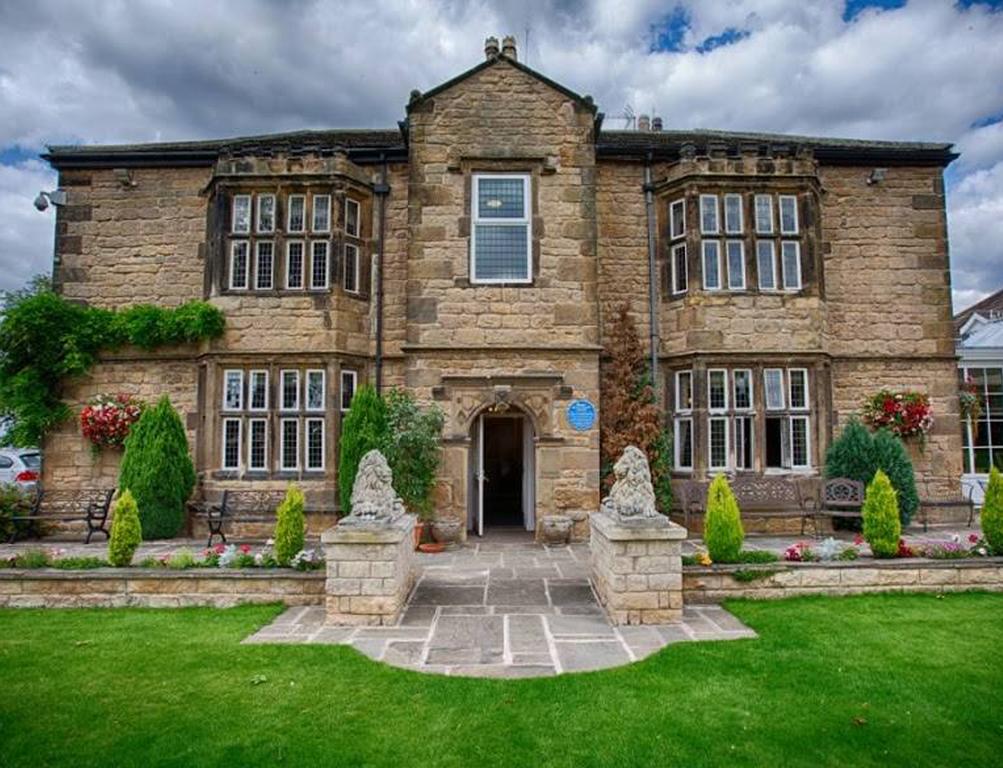 Best Western Plus Rogerthorpe Manor Hotel