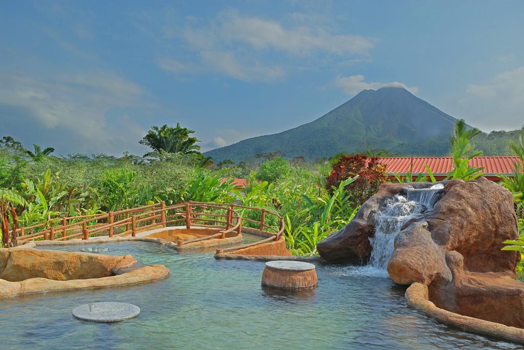 Volcano Lodge and Springs