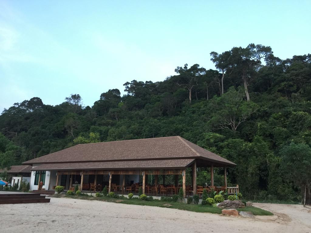 Koh Ngai Paradise Beach