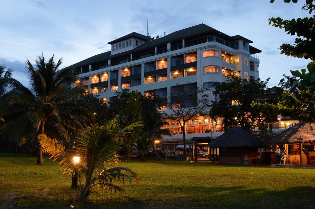 Khanom Golden Beach Hotel