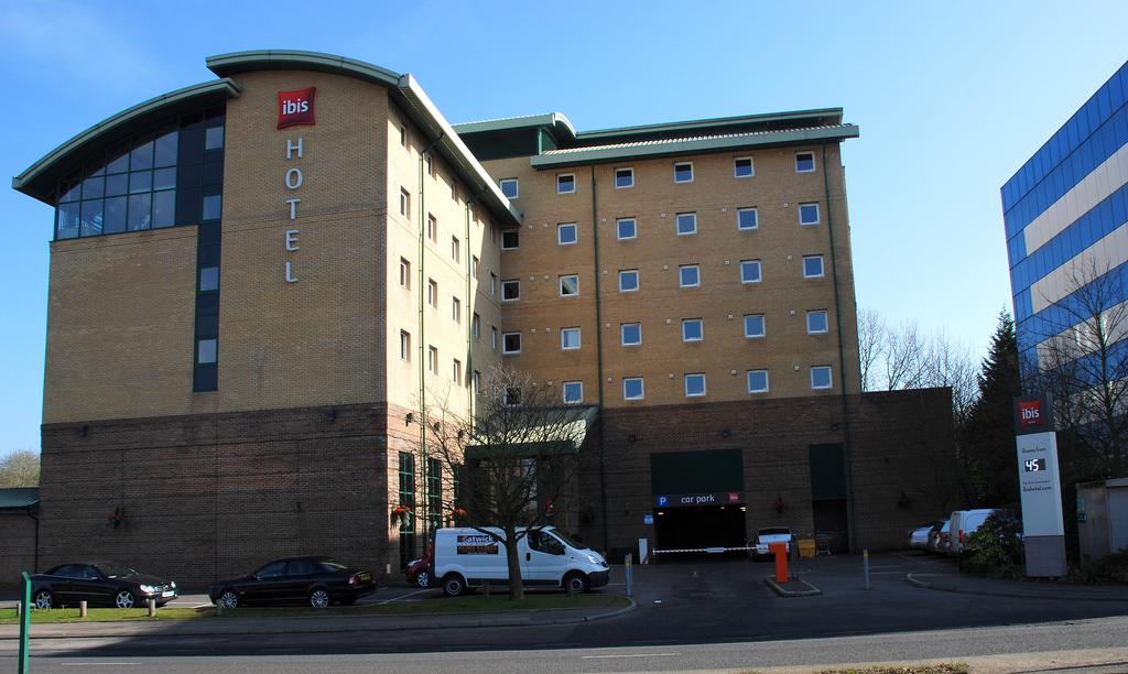 Ibis London Gatwick Airport