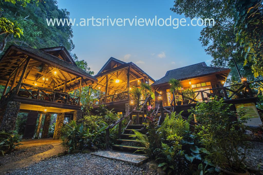 Arts Riverview Lodge