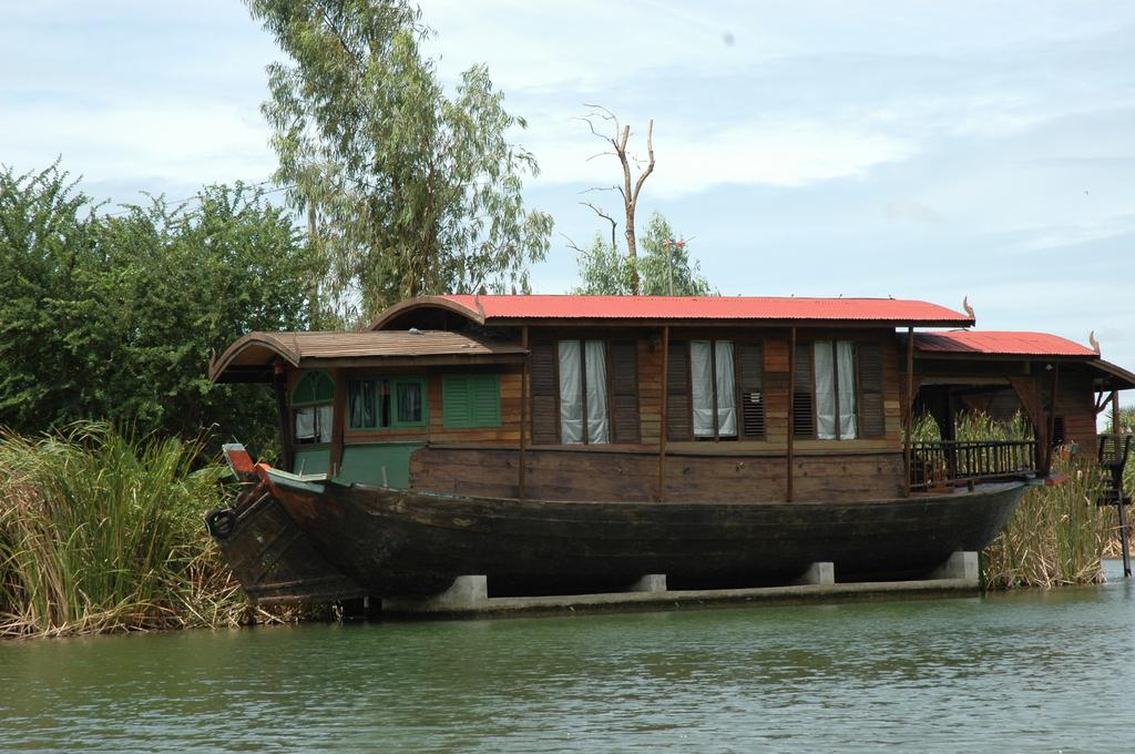 Momchailai River Retreat