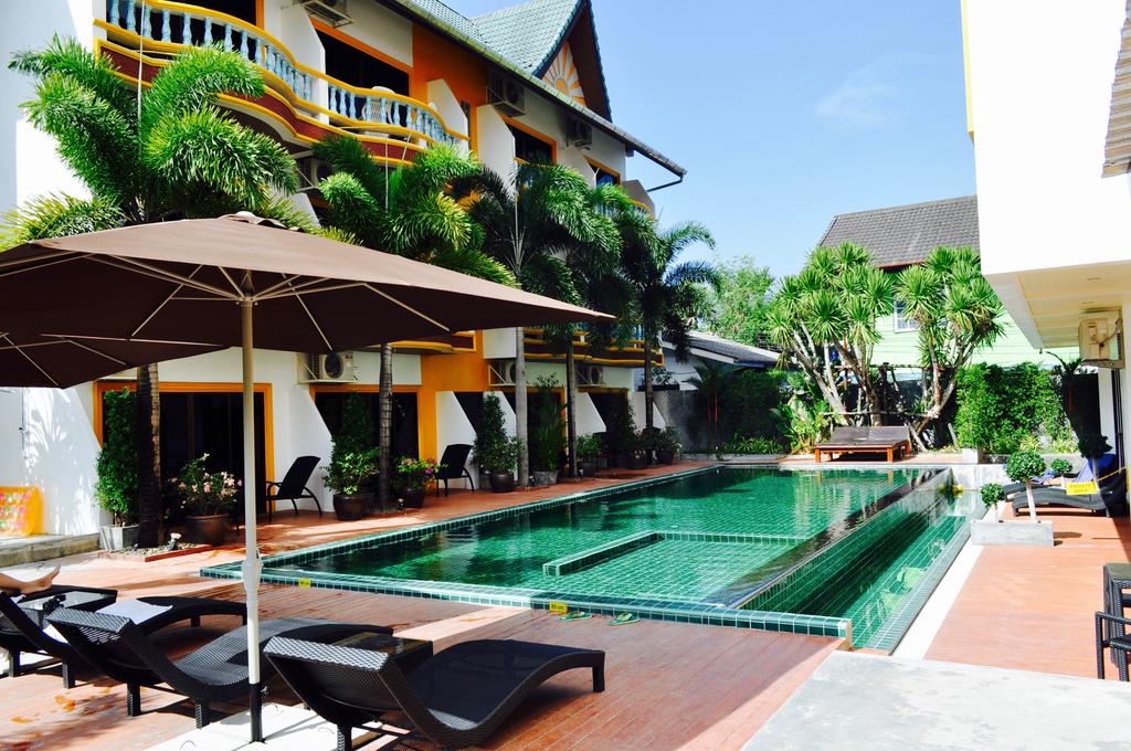 Buasri Phuket Hotel