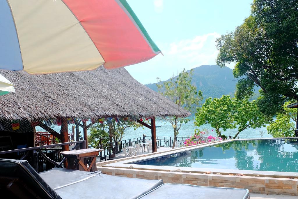 Phi Phi Cozy Seafront Resort