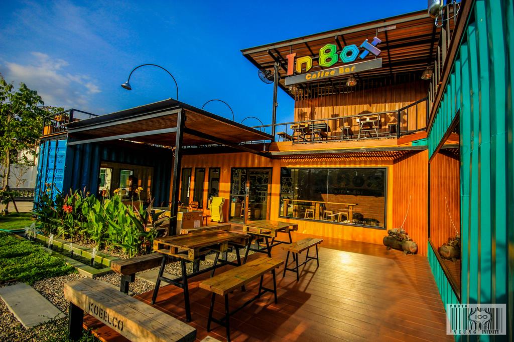 Snoozebox Hotel