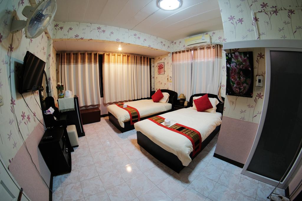 Baan Issara Boutique Hotel