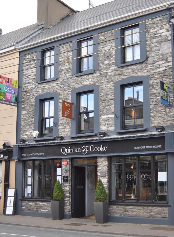 Qcs Townhouse and Seafood Restaurant