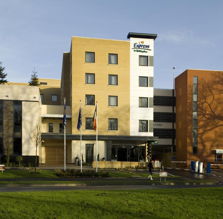 Holiday Inn Express Dublin Apt