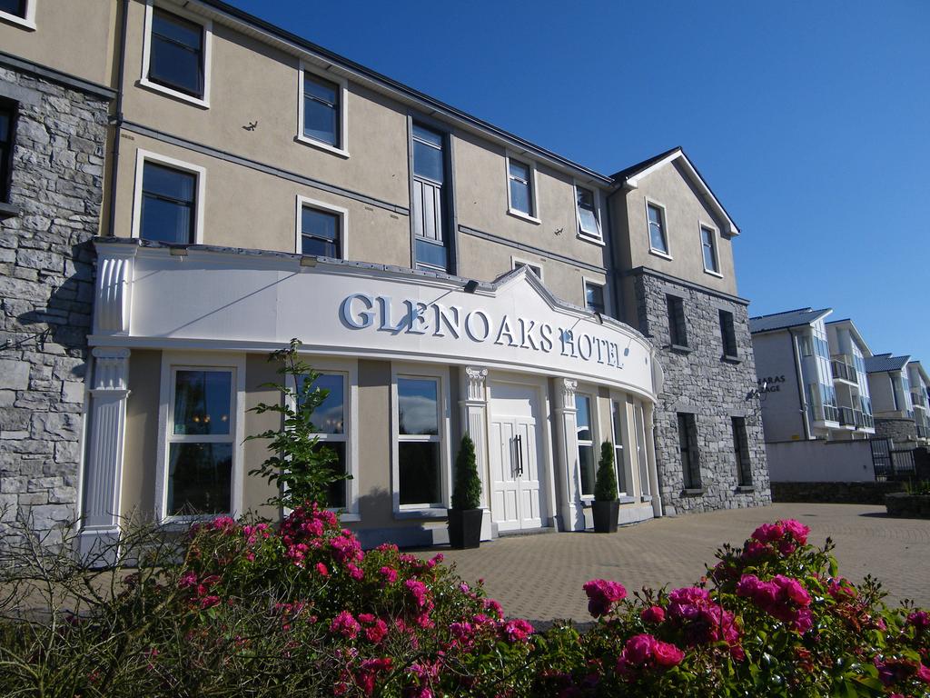 Glen Oaks Hotel