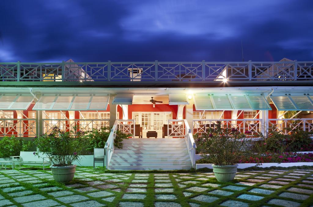 Coral Sands Hotel