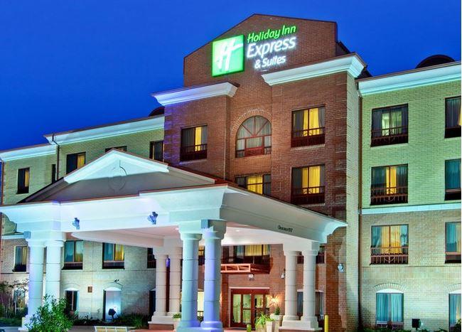 Holiday Inn Express Hotel and Suites Clinton