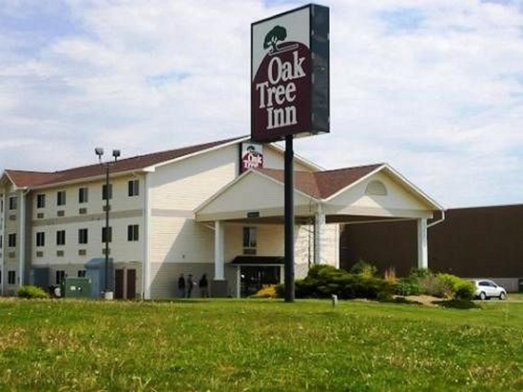 Oak Tree Inn Clinton