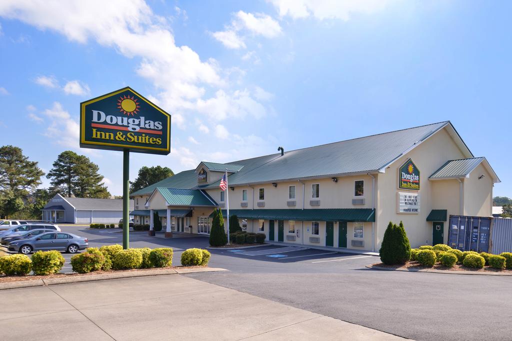 Douglas Inn and Suites Cleveland