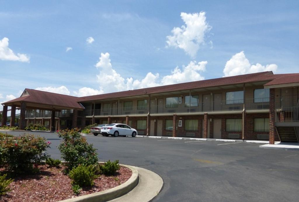 Red Roof Inn and Suites Cleveland - TN