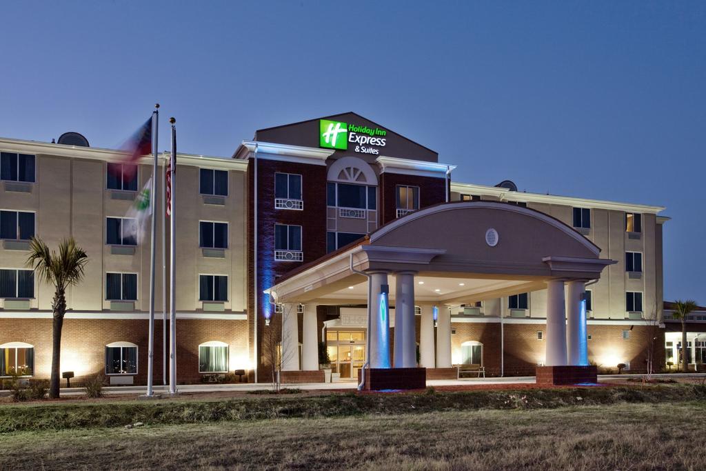 Holiday Inn Express Suites Moultrie