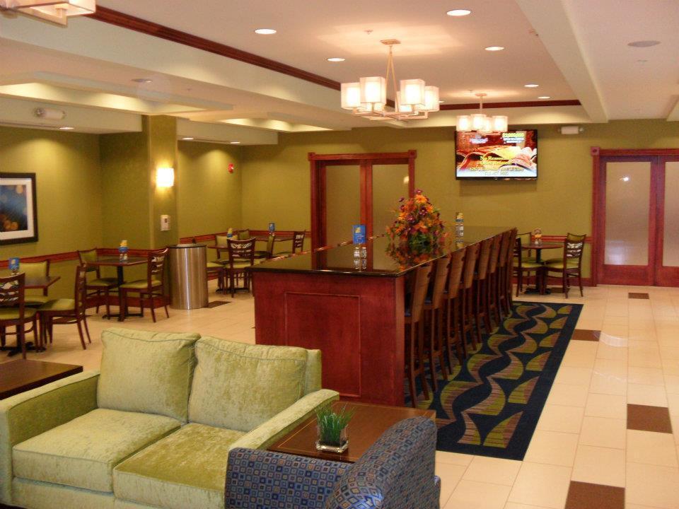 Holiday Inn Express and Suites Urbandale Des Moines