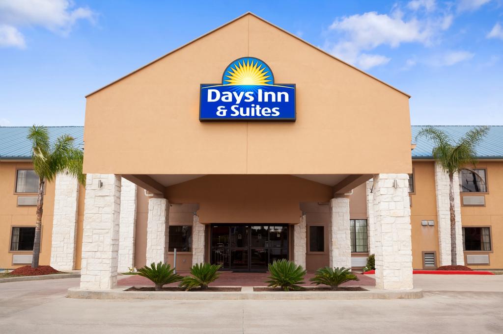 Days Inn and Suites Conroe North