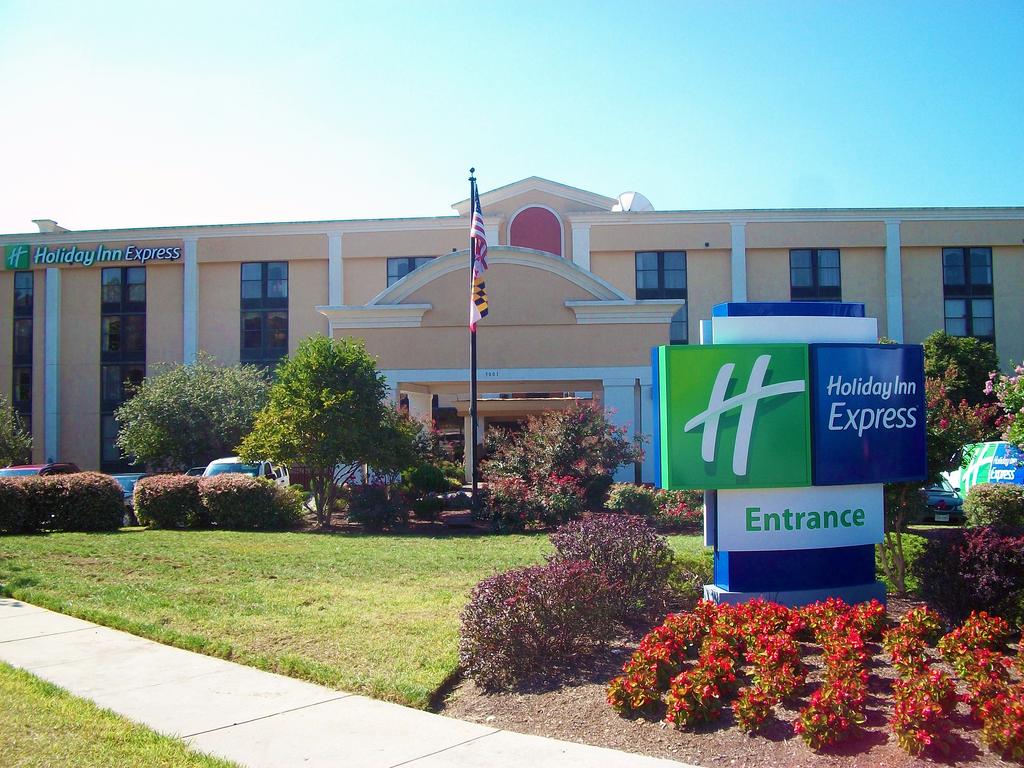 Holiday Inn Express Andrews AFB