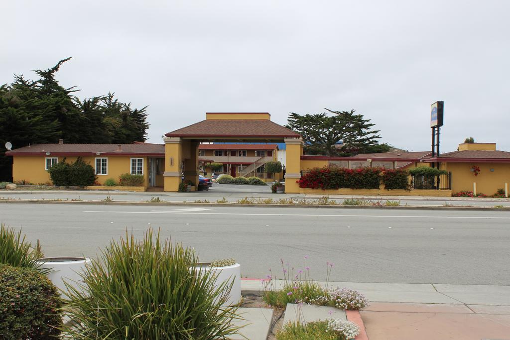 Howard Johnson Express Inn Monterey