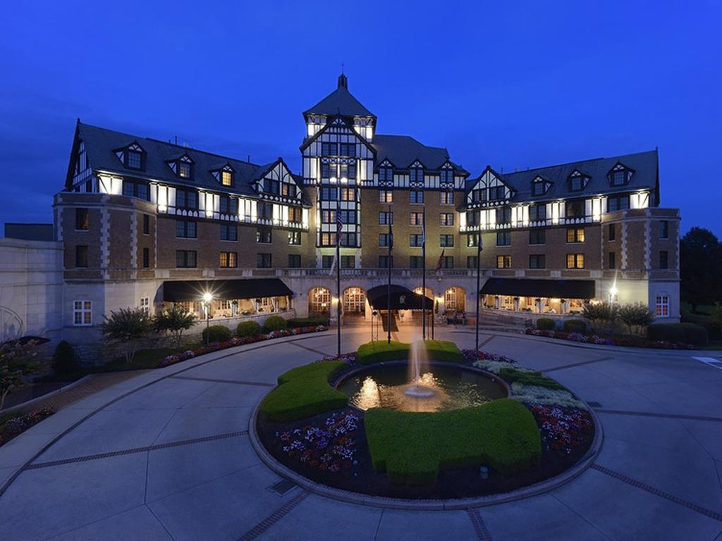 Hotel Roanoke and Conference Center -Curio Collection by Hilton