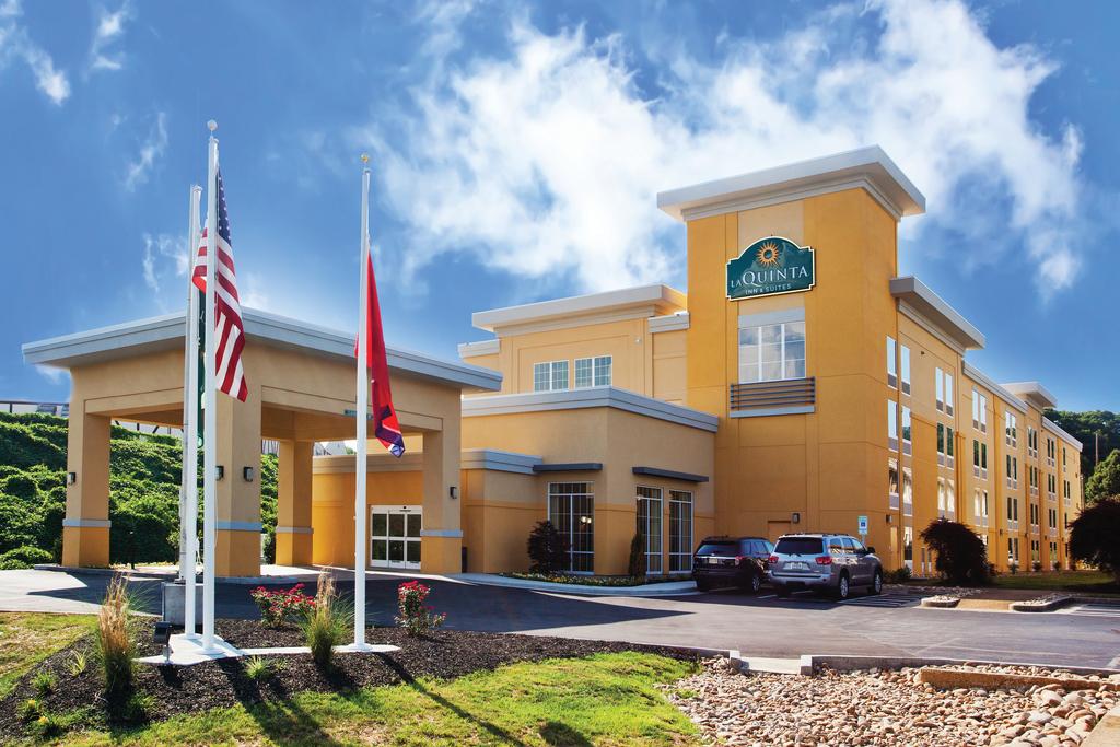 La Quinta Inn and Suites Knoxville Central Papermill