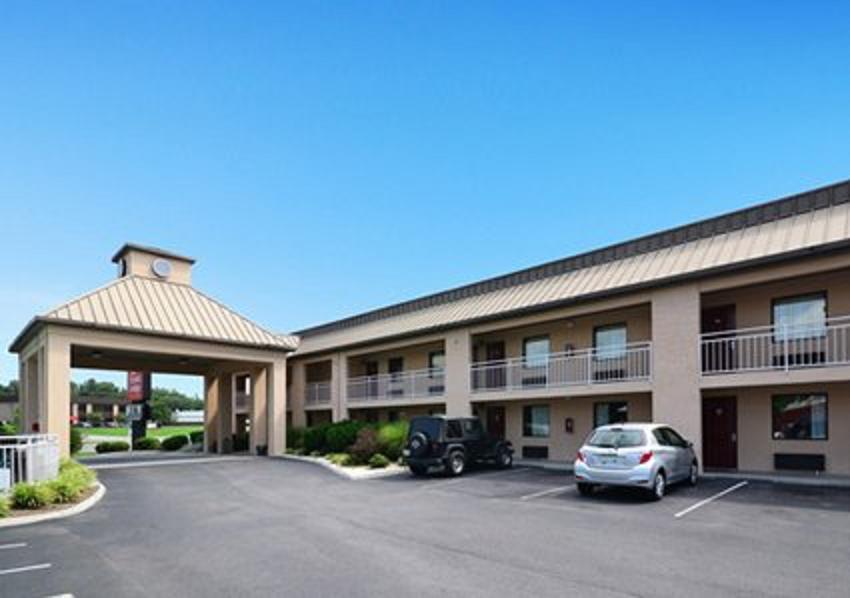 Econo Lodge Inn and Suites East