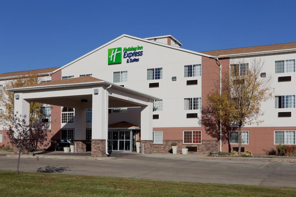 Holiday Inn Express Suites Fort Pierre