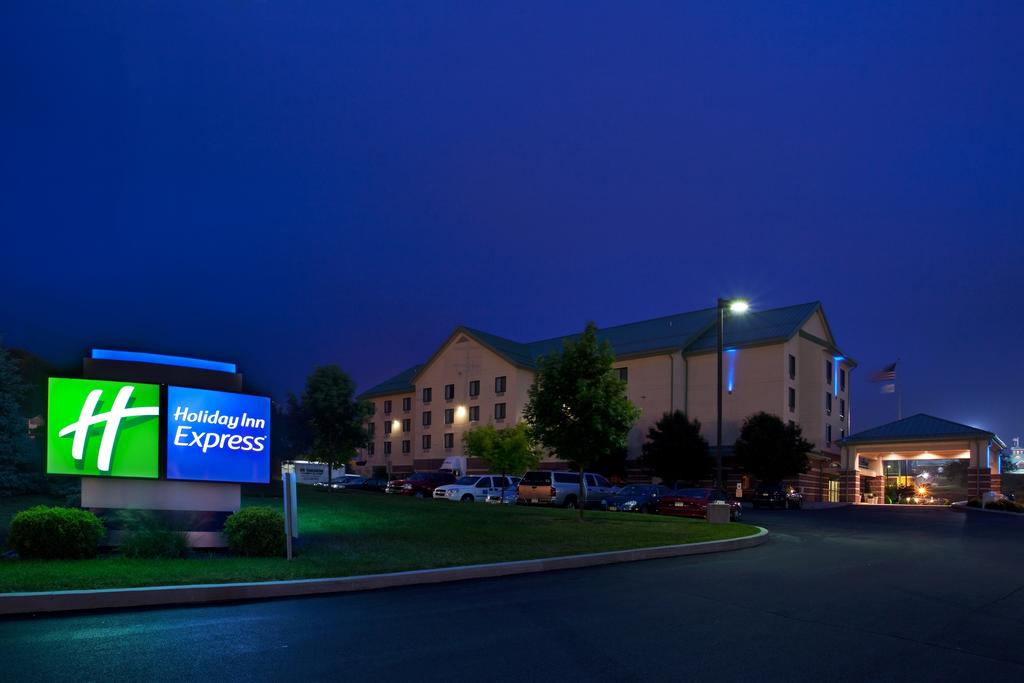 Holiday Inn Express Breezewood